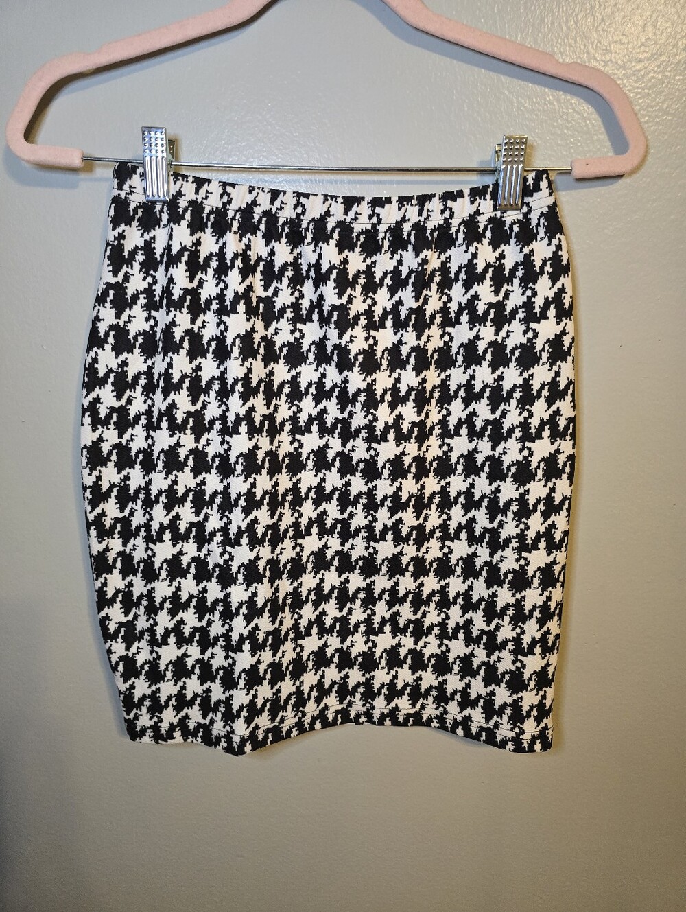 Black & White Houndstooth Pencil Skirt